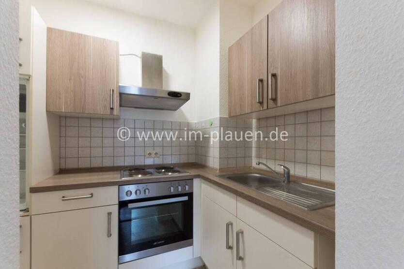 Plauen-Haselbrunn: Günstige 2-Zimmerwohnung mit Balkon & EBK