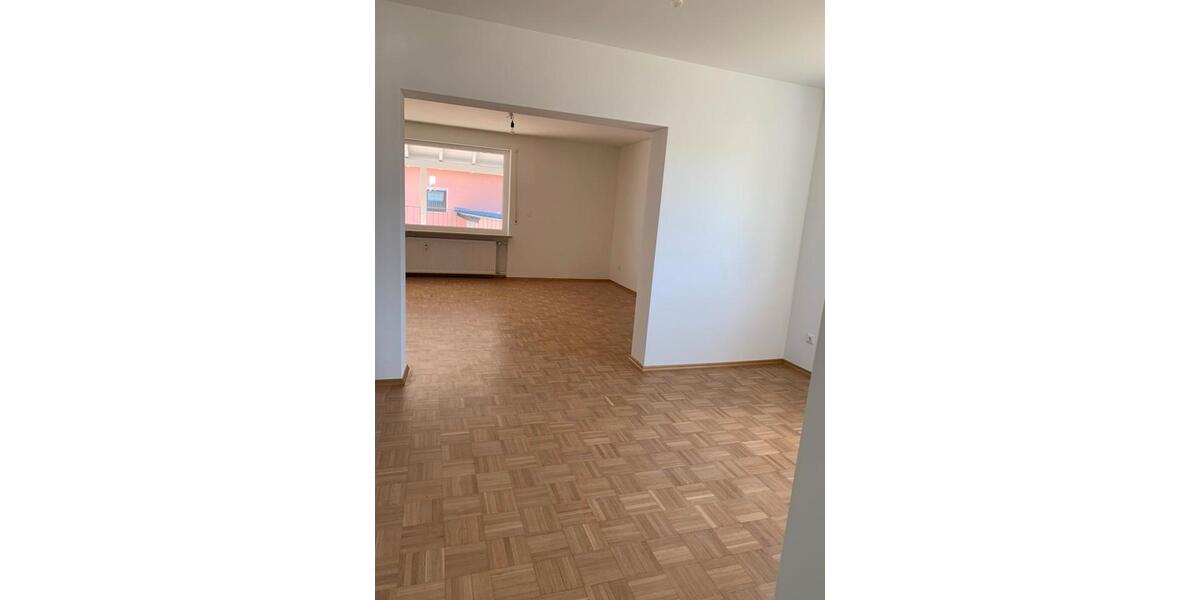 Etagenwohnung Teublitz - 7 Zimmer, 215 m&sup2;, 1.400&euro; | Angebot:26183694