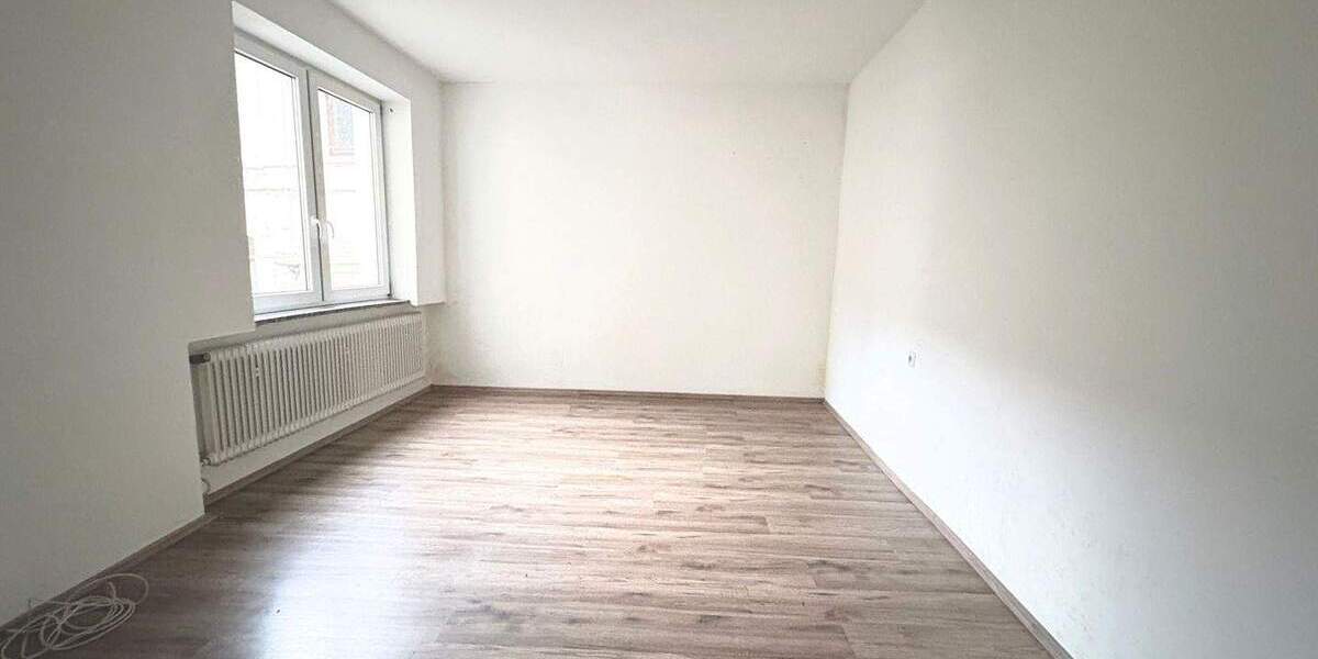 Etagenwohnung Gelsenkirchen Altstadt - 3 Zimmer, 88 m&sup2;, 590&euro; | Angebot:24375357