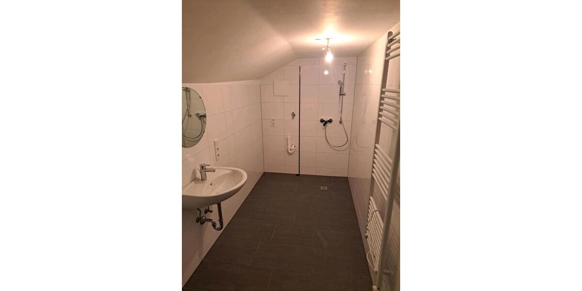 Etagenwohnung Overath - 3 Zimmer, 100 m&sup2;, 9&euro; | Angebot:23806876