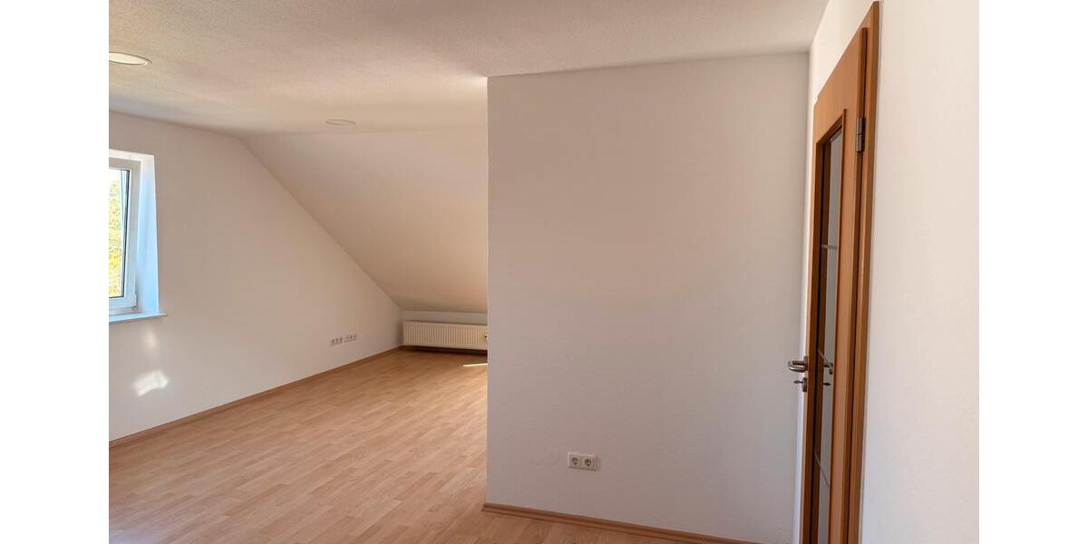 Dachgeschoßwohnung Neuhof - 3 Zimmer, 77 m&sup2;, 693&euro; | Angebot:26216085