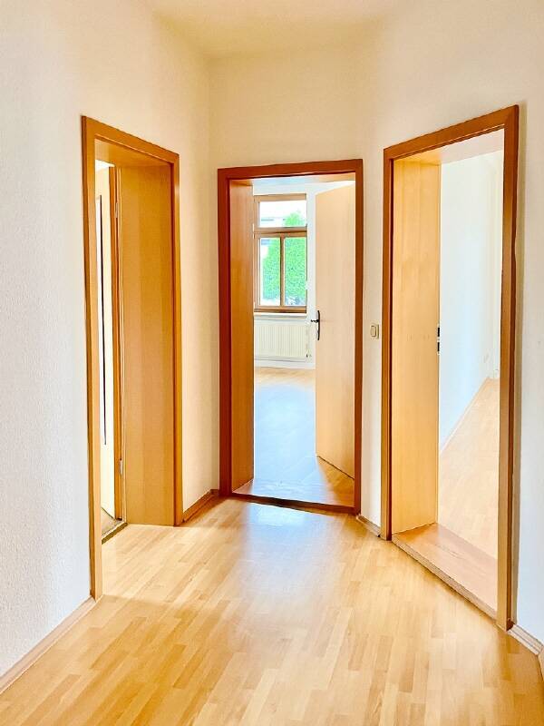 Schöne helle Räume - schattiger Balkon - gute Verkehrsanbindung!