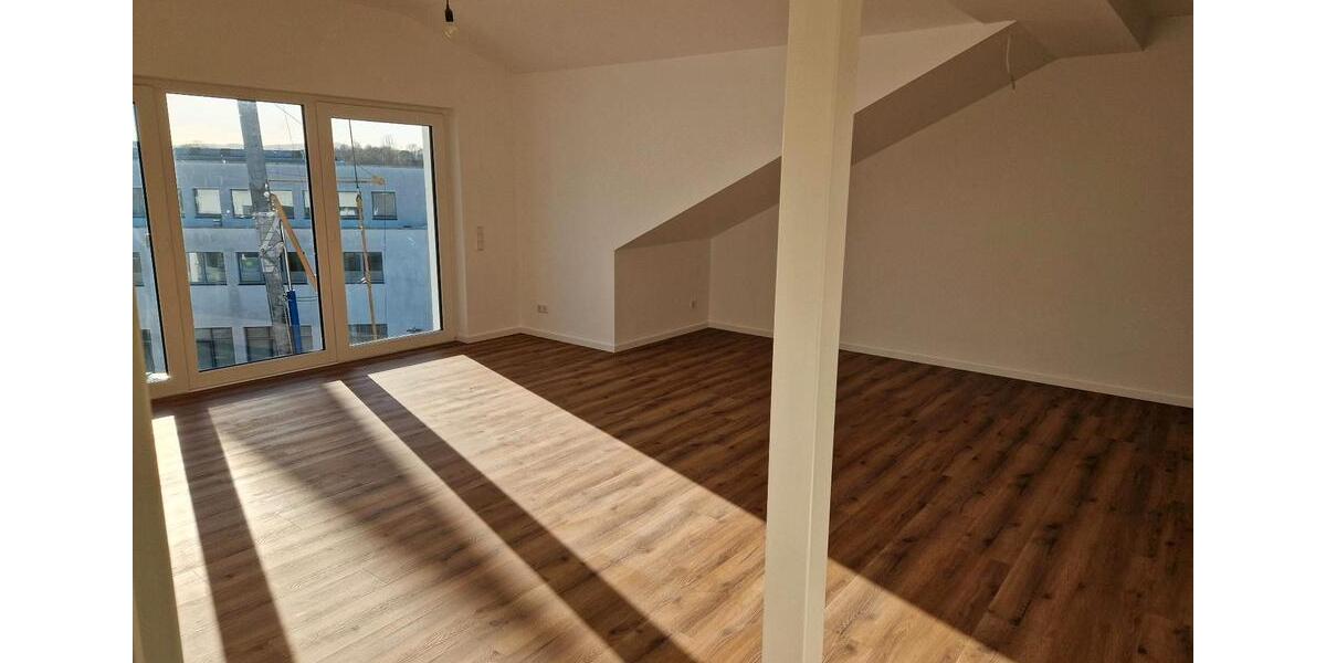 Dachgeschoßwohnung Lage - 3 Zimmer, 110 m&sup2;, 1.544&euro; | Angebot:24769508