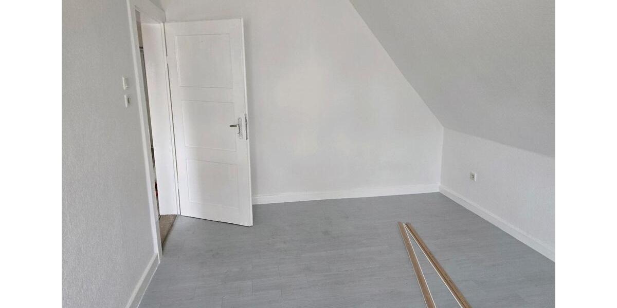 Dachgeschoßwohnung Borken (Hessen) - 3 Zimmer, 65 m&sup2;, 900&euro; | Angebot:24839382