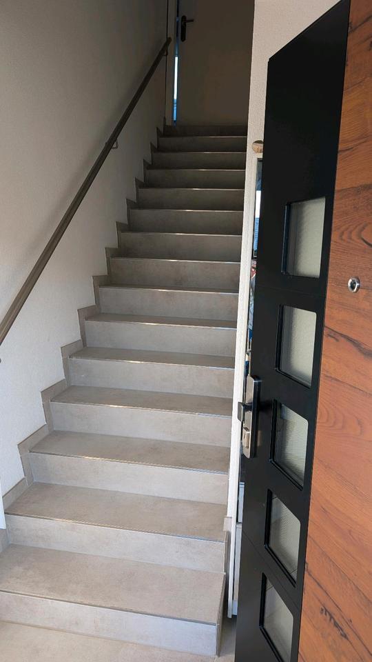3 Zimmerwohnung,Groß,Hell, Neue renoviert, bodenheizung!