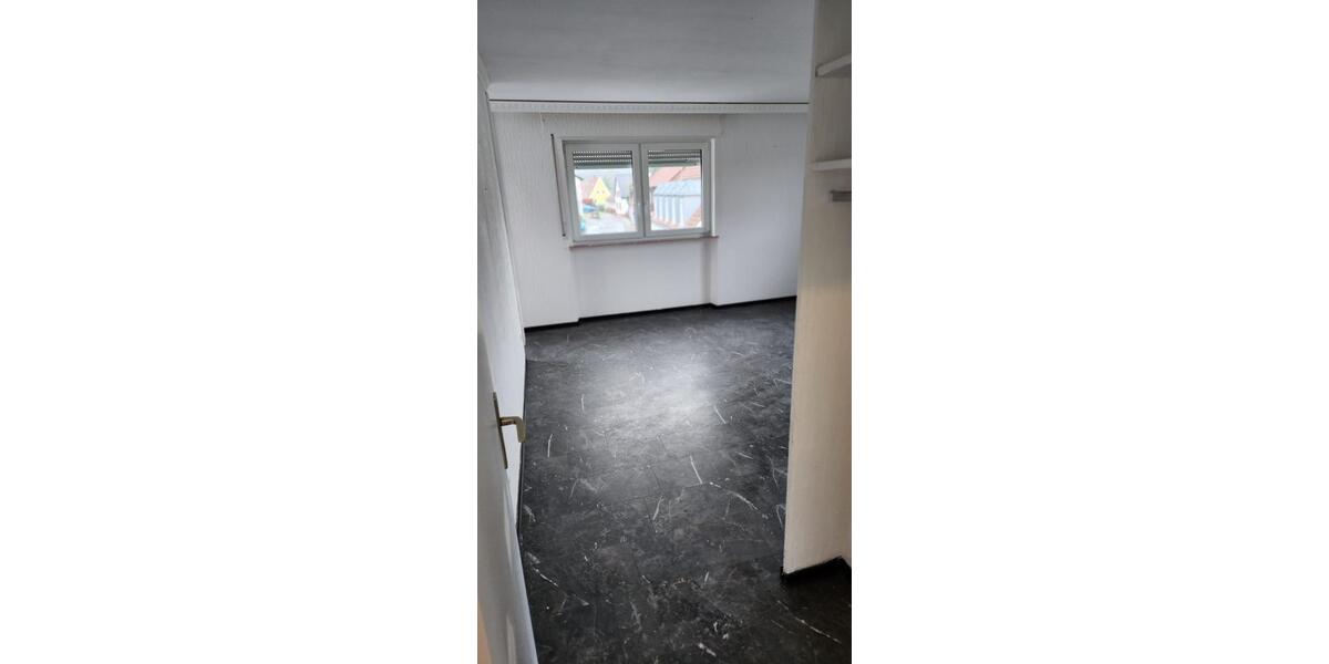 Einfamilienhaus Mehlingen - 7 Zimmer, 180 m&sup2;, 2.000&euro; | Angebot:24739345