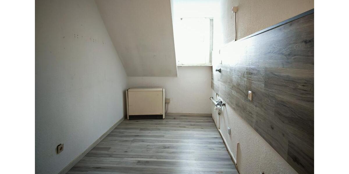 Dachgeschoßwohnung Gelsenkirchen Gelsenkirchen-Mitte - 2 Zimmer, 65 m&sup2;, 400&euro; | Angebot:24393559