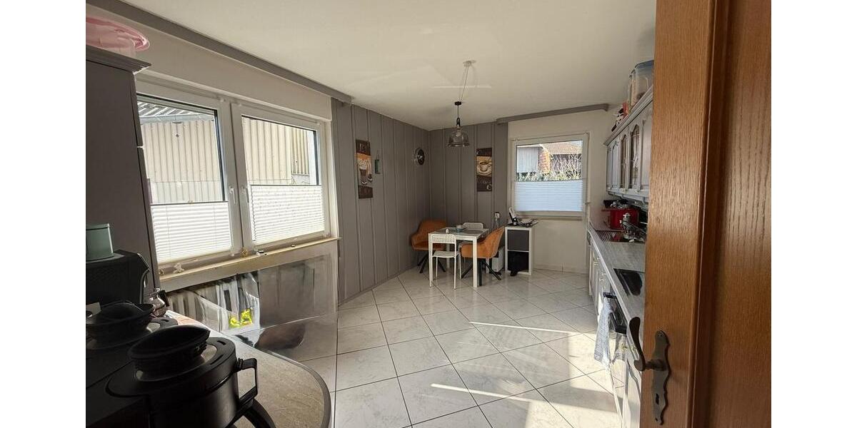 Etagenwohnung Berkatal - 6 Zimmer, 150 m&sup2;, 1.000&euro; | Angebot:25872359