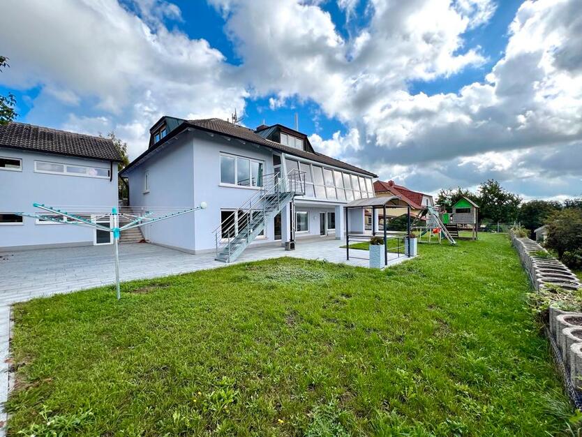 Großzügige 160m² 3-Zimmer Wohnung mit Wintergarten & Extra-Büro