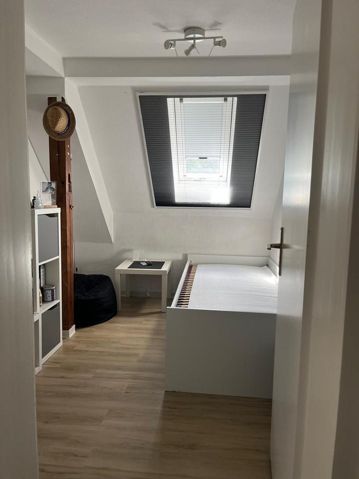 komplett neu renovierte 4 Zimmer DG-Wohnung in Sontra Innenstadt