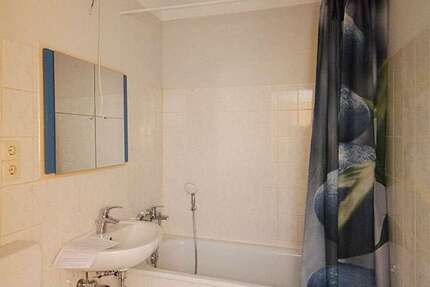 Wohnung zum Mieten in Halle (Saale) 264,79 € 57.19 m² 3 zimmer