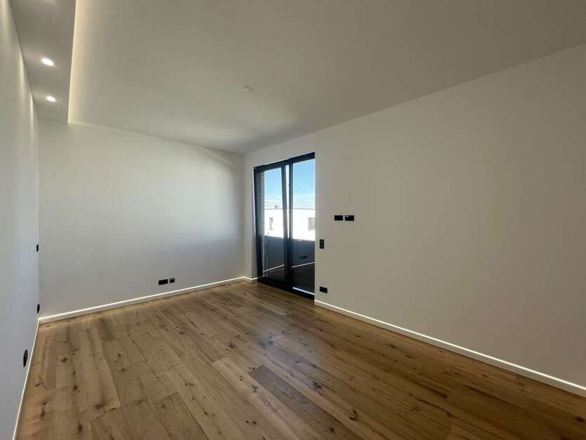 Luxus pur- Hochwertige Wohnung mit Pool, Aufzug und Einbauküche direkt am Zwenkauer See!