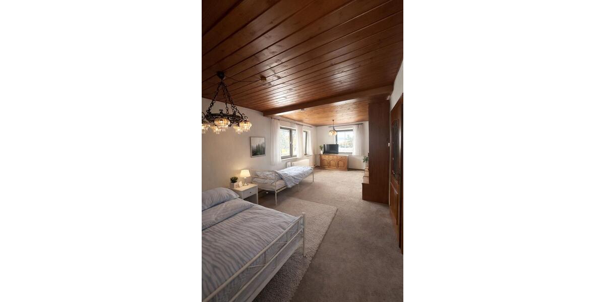 Wohnen auf Zeit Augsburg - 4 Zimmer, 130 m&sup2;, 15&euro; | Angebot:25267649