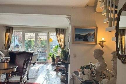 Haus Hamburg Schnelsen - 6 Zimmer, 150 m&sup2;, 3.500&euro; | Angebot:25985928