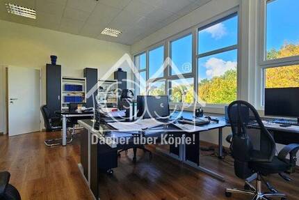 Attraktive Büroflächen im 1. Obergeschoss mit bester Sichtlage in Lauf-Wetzendorf 2 zimmer