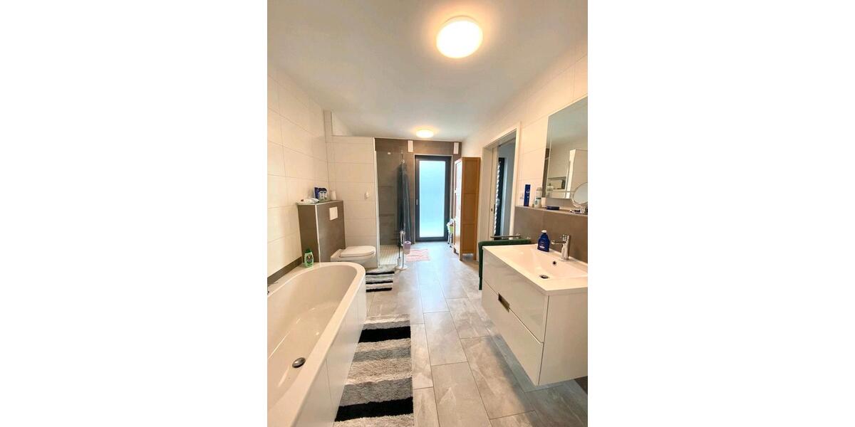 Terrassenwohnung Lebach - 5 Zimmer, 130 m&sup2;, 1.450&euro; | Angebot:25807375