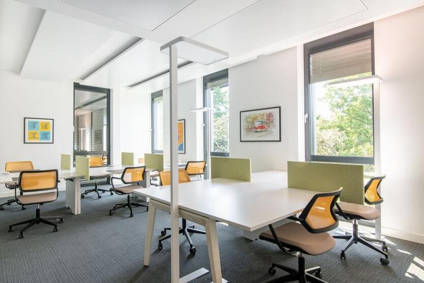 Buchen Sie einen reservierten Coworking-Arbeitsplatz oder Hot Desk in Regus Greenway