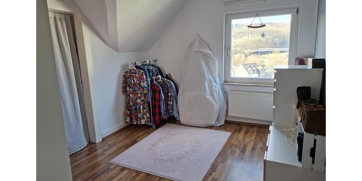 Dachgeschoßwohnung Siegen Weidenau - 3 Zimmer, 100 m&sup2;, 930&euro; | Angebot:25047291