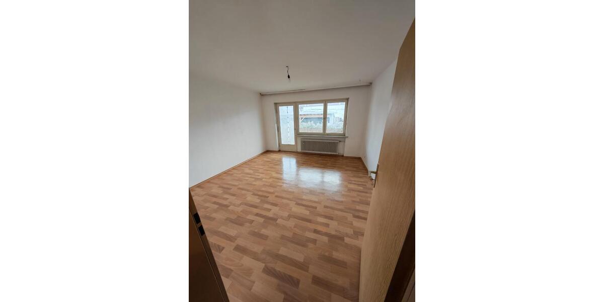 Etagenwohnung Landau an der Isar - 4 Zimmer, 119 m&sup2;, 952&euro; | Angebot:26515764