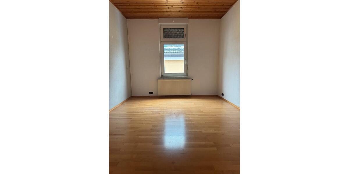 Dachgeschoßwohnung Gießen - 5 Zimmer, 105 m&sup2;, 1.450&euro; | Angebot:24855375