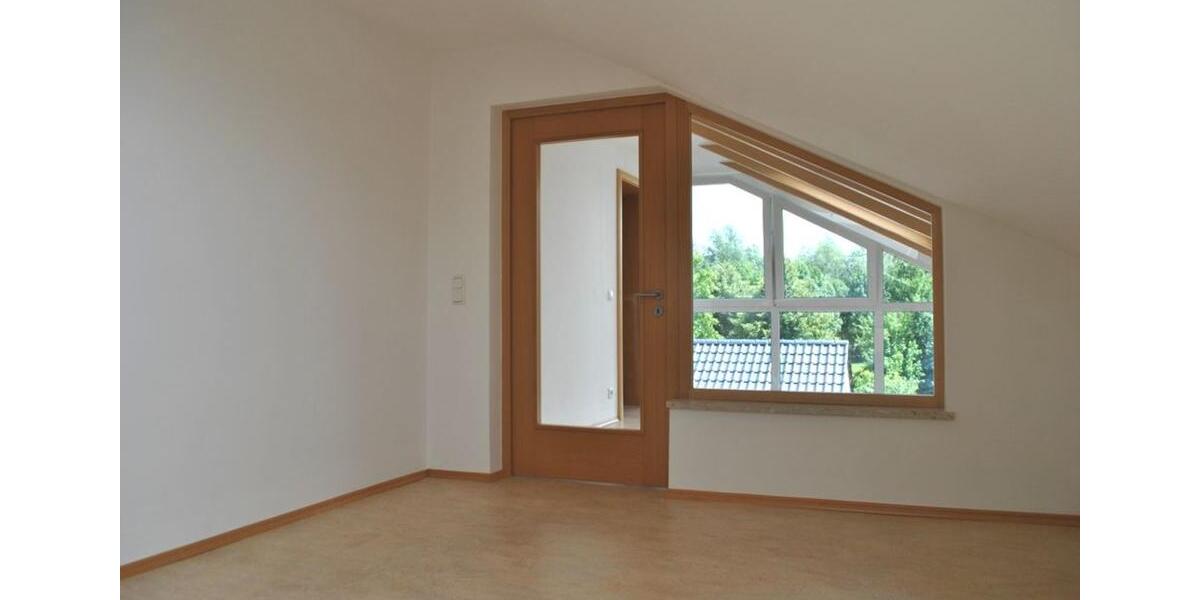 Dachgeschoßwohnung Deggendorf - 3.5 Zimmer, 800&euro; | Angebot:23243892