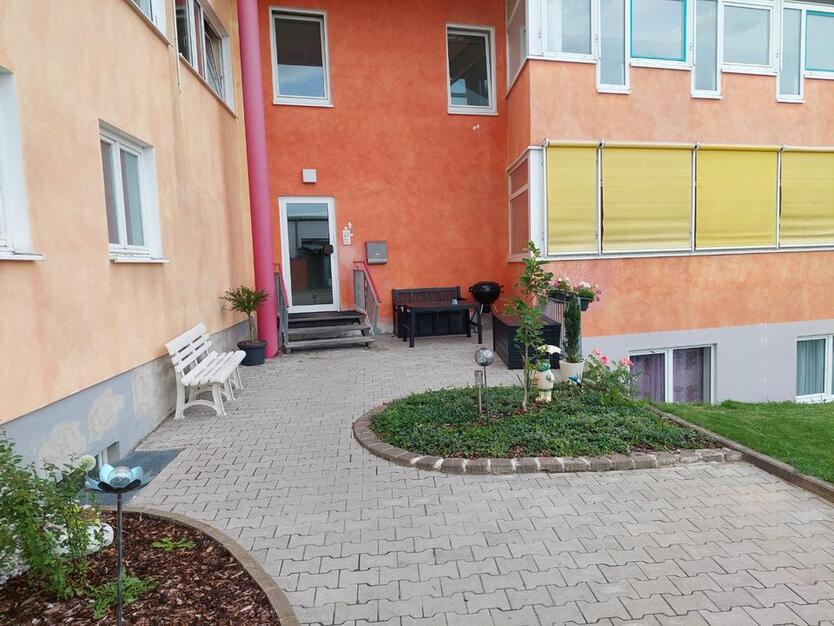 Helle 3- Zimmer Wohnung + Wohnküche + integrierter Wintergarten-