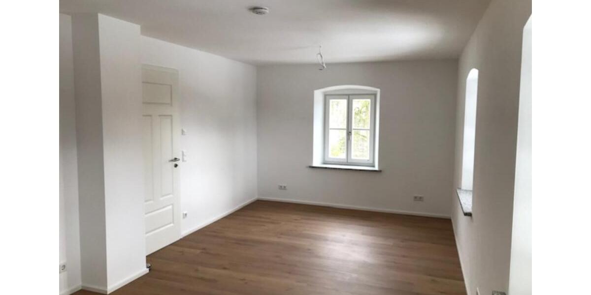 Etagenwohnung Pfreimd - 4 Zimmer, 113 m&sup2;, 780&euro; | Angebot:25963117