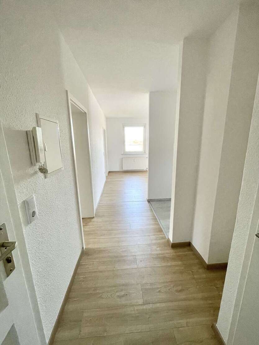 Wohnung zum Mieten in Wolfen 287,65 € 52.3 m² 3 zimmer