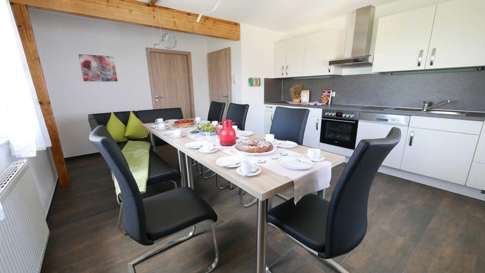 Etagenwohnung Ochsenhausen - 7 Zimmer, 130 m&sup2;, 1.450&euro; | Angebot:25851453