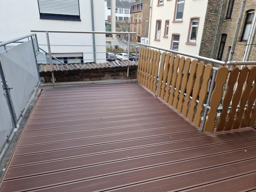 +++ Wohnen hoch über dem Rhein - in Nachbarschaft zur Burg Klopp! 4-Zimmer-Altbauetage mit Dachterrasse +++
