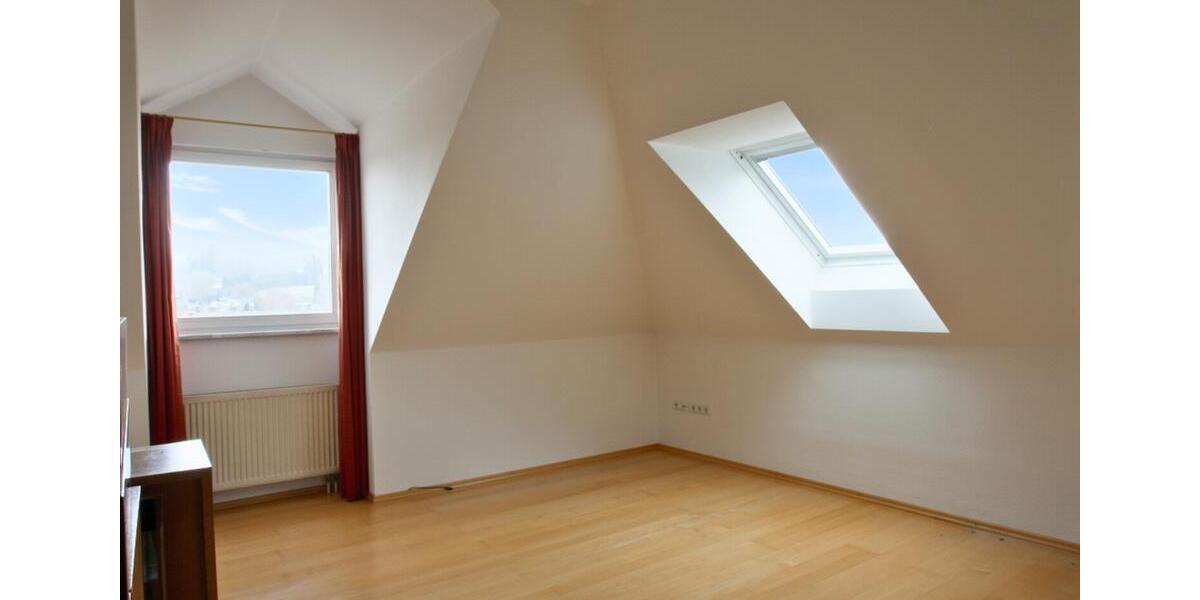 Dachgeschoßwohnung Feldafing - 3.5 Zimmer, 116 m&sup2;, 1.965&euro; | Angebot:26034001