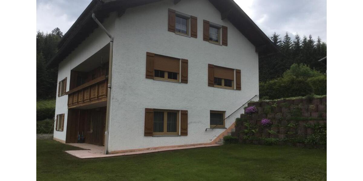 Etagenwohnung Runding - 8 Zimmer, 200 m&sup2;, 850&euro; | Angebot:26478249