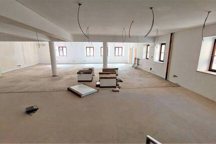 Gewerbeobjekt Weiden in der Oberpfalz Weiden - 5 Zimmer, 320 m&sup2;, 3.800&euro; | Angebot:25769874