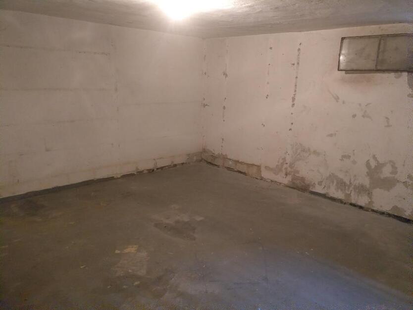 Lagerraum Kellerraum Garage im Keller eine Zweifamilienhauses