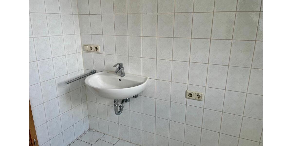 frei ab 01.01.2026 - Helle 1-Raum-Dachgeschosswohnung – ideal für junge Leute 1 zimmer