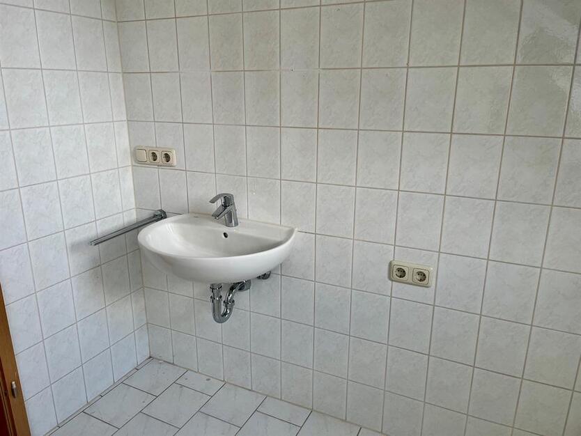 frei ab 01.01.2026 - Helle 1-Raum-Dachgeschosswohnung – ideal für junge Leute zimmer