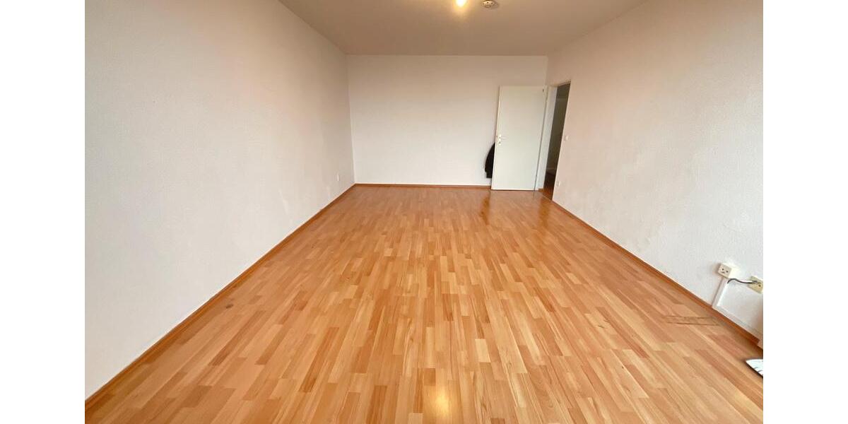 Großes WG Zimmer mit Balkon zimmer