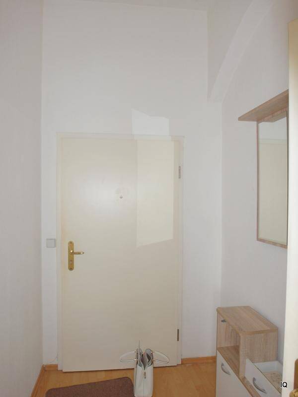 Ab Oktober 2025: Kleine SingleWohnung mit Balkon (Hofseite), Schlafecke, Laminatboden und Badewanne