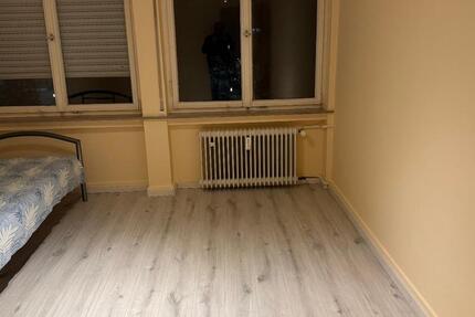 PF-S17-W-3-Mitte Zentrumsnahe 2-Zimmerwohnung im 3.OG zimmer