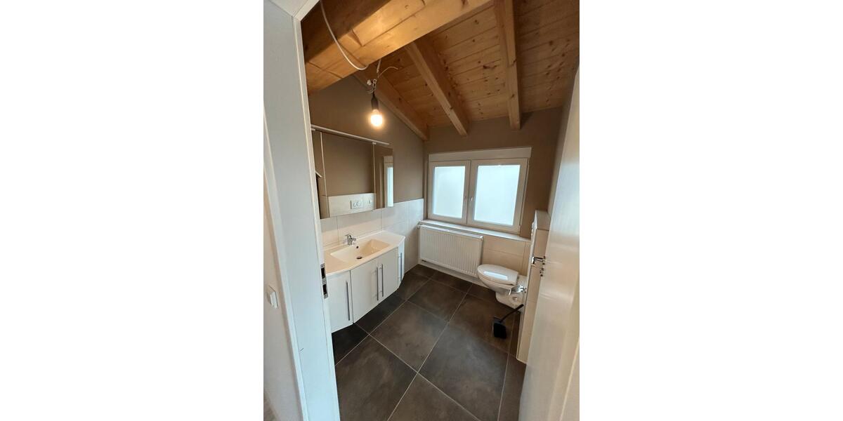 Doppelhaushälfte zu vermieten befristet bis 30.06.2027 4 zimmer