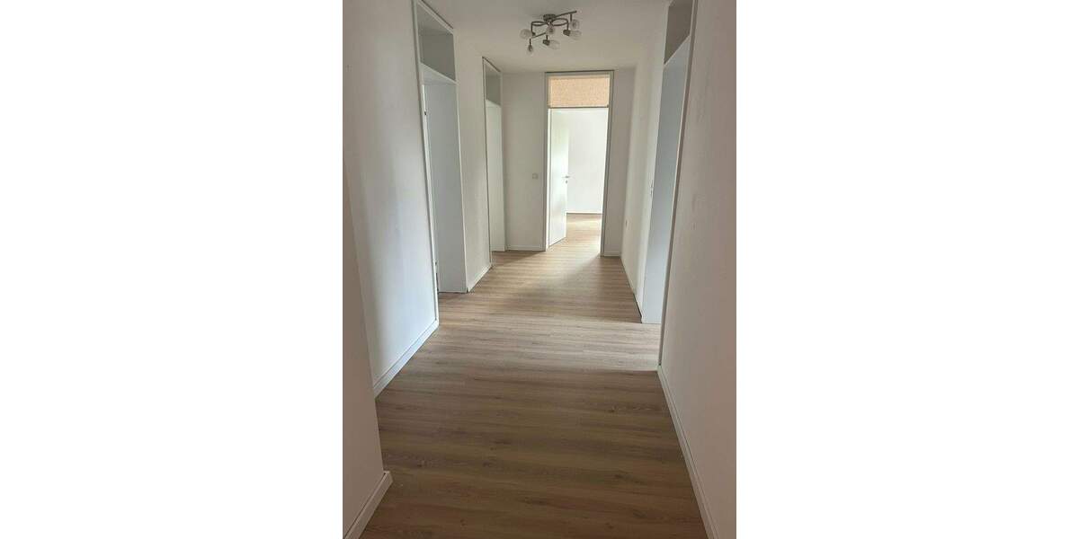 Helle 3,5-Zi-Wohnung mit Balkon & EBK, frisch renoviert gute Anbindung in Bissingen am Bruchwald 3 zimmer