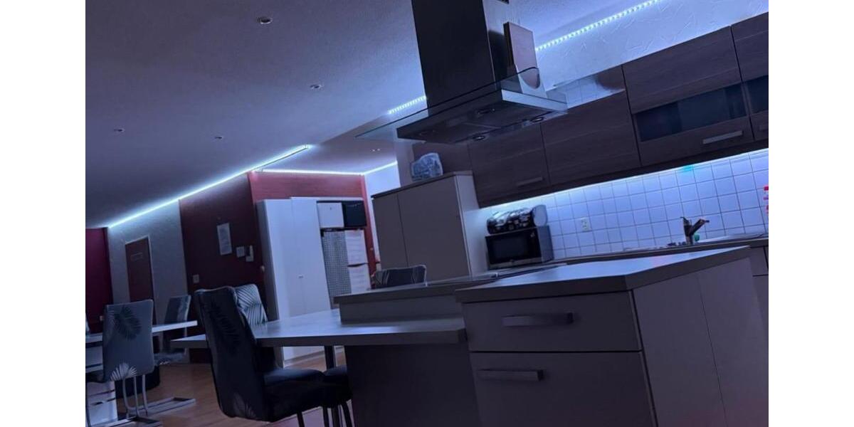 große geräumige Wohnung 3-4 Zimmer Wohnung mit offener Küche 4 zimmer