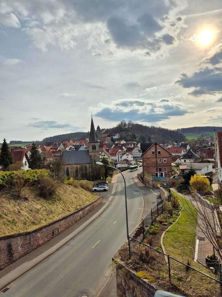 Große und helle AltbauWohnung im Herzen von Naumburg zu vermieten