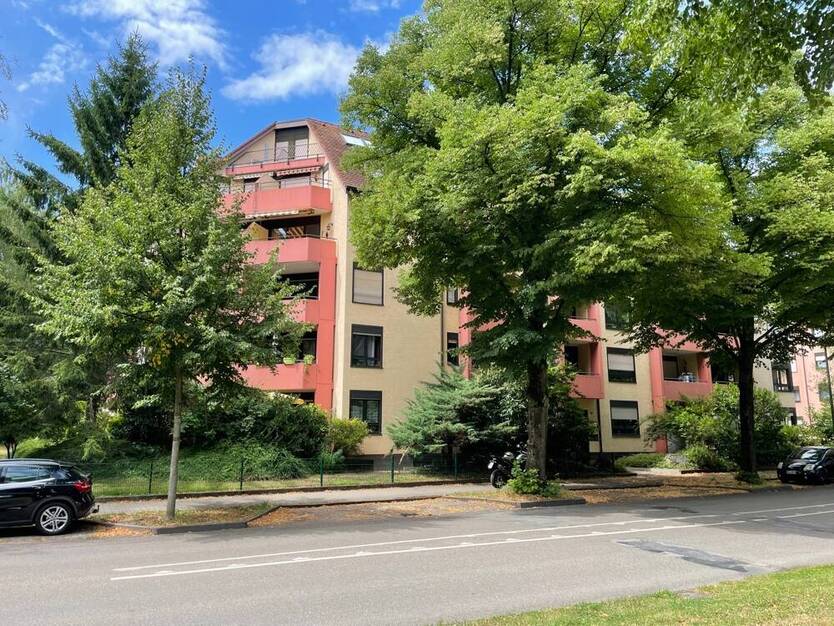 Top renovierte 2-Zi.-Penthouse-Wohnung mit Garage und großer Terrasse