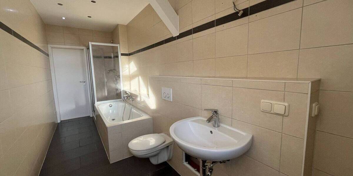 Etagenwohnung Chemnitz Zentrum - 3 Zimmer, 90 m&sup2;, 531&euro; | Angebot:26319676