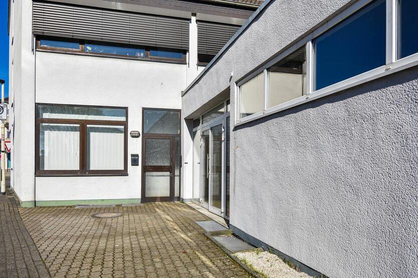 Praxis! Büro! Ladenlokal! Lager! Werkstatt. Hier ist alles möglich. Zentral. Ca. 353m². Teilbar.