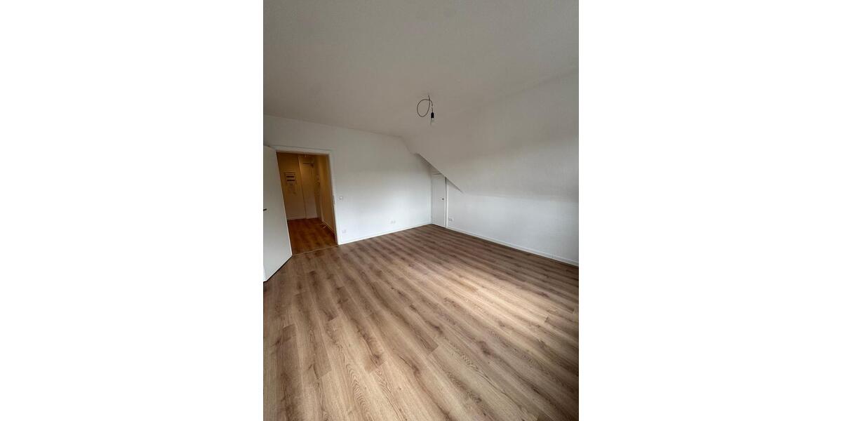 Dachgeschoßwohnung Siegen - 4 Zimmer, 67 m&sup2;, 650&euro; | Angebot:26587523