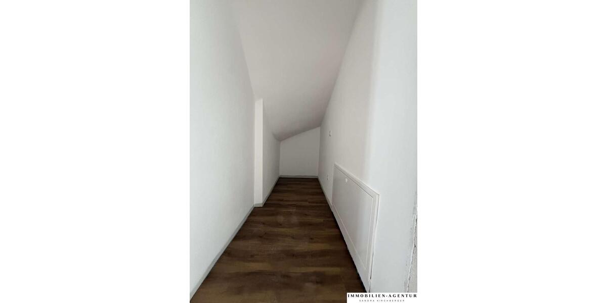 Erdgeschoßwohnung Schwarzenfeld - 4 Zimmer, 128 m&sup2;, 1.290&euro; | Angebot:25930020