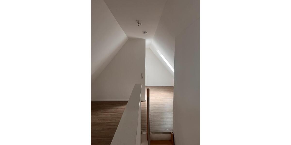 Dachgeschoßwohnung Hude (Oldenburg) - 5 Zimmer, 100 m&sup2;, 900&euro; | Angebot:26699500