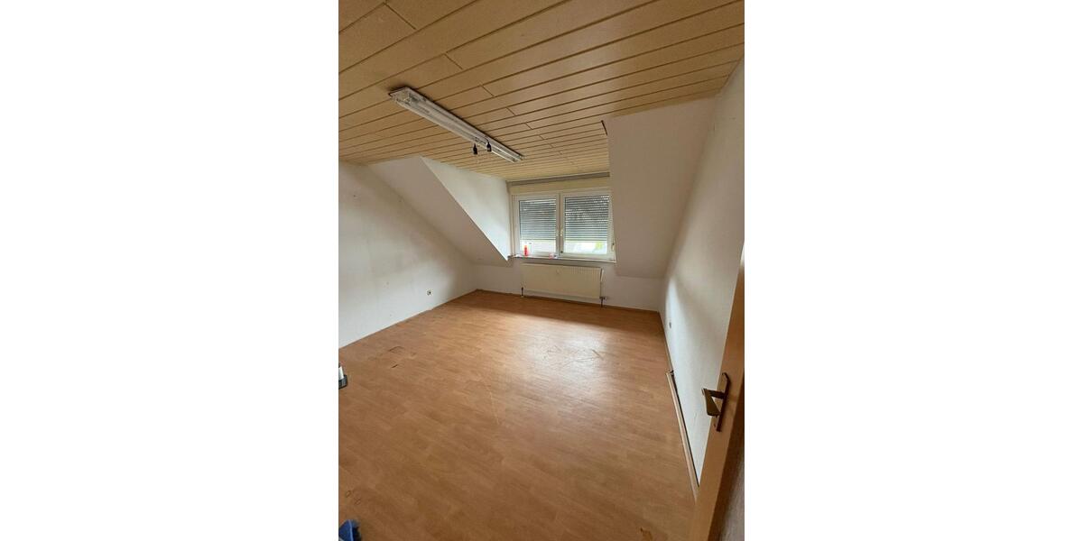 Dachgeschoßwohnung Bruchsal - 3 Zimmer, 70 m&sup2;, 805&euro; | Angebot:26648268